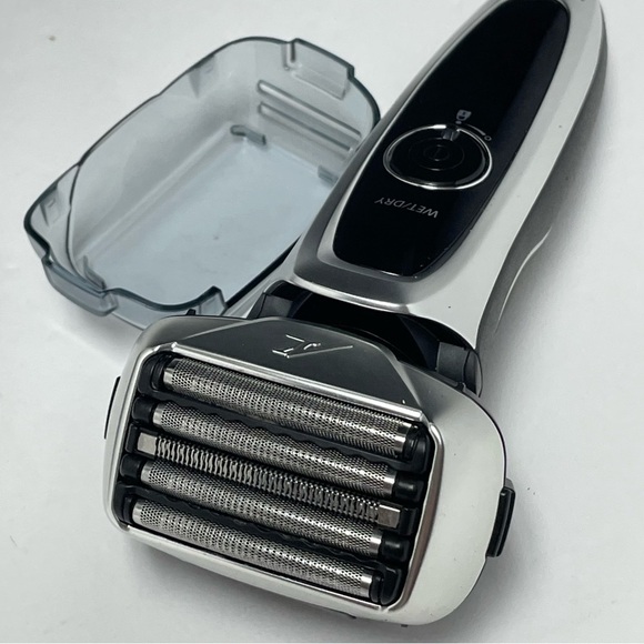 Panasonic Eletric shaver with case - Picture 10 of 14